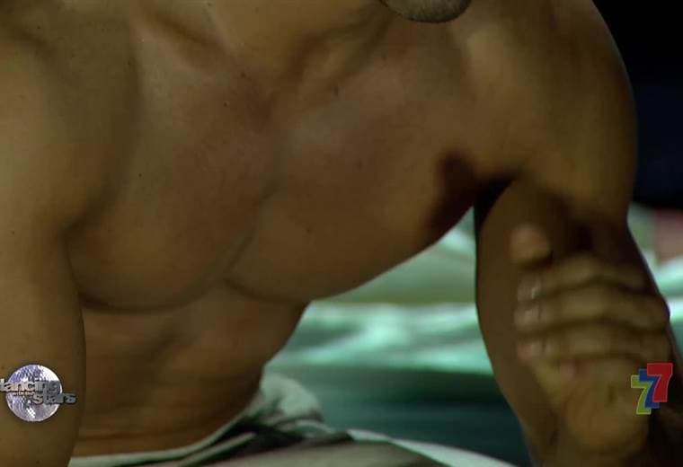 Daniel Carvajal derrochó sensualidad en Dancing With The Stars con su rumba y su freestyle