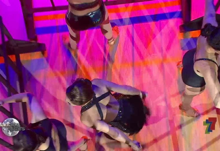 Víctor Carvajal se desarmó en la pista de Dancing With The Stars con una cha cha y un tango