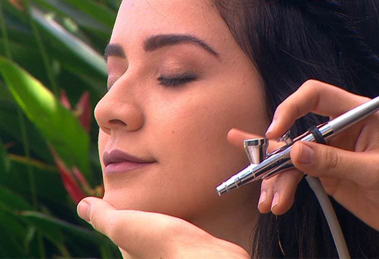 Conozca más de la técnica de maquillaje con aerógrafo