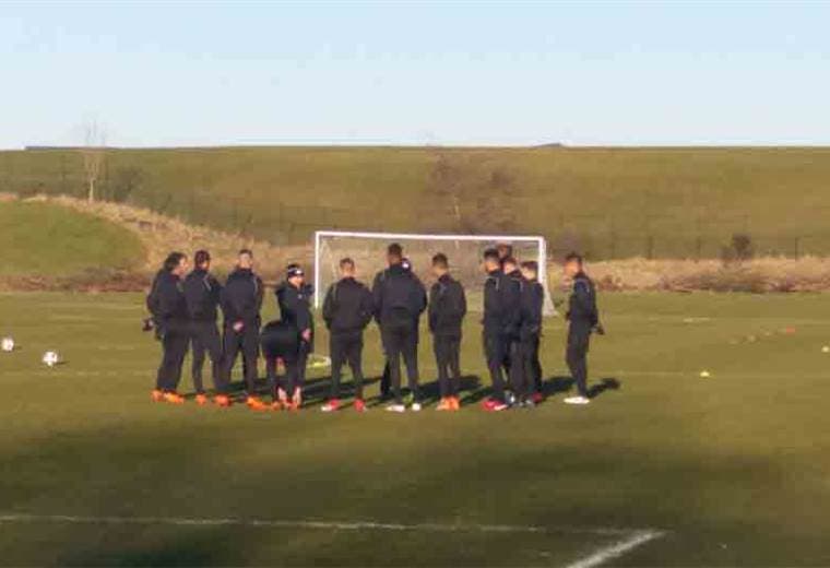 Con 11 jugadores La Sele tuvo su primera práctica en Escocia 