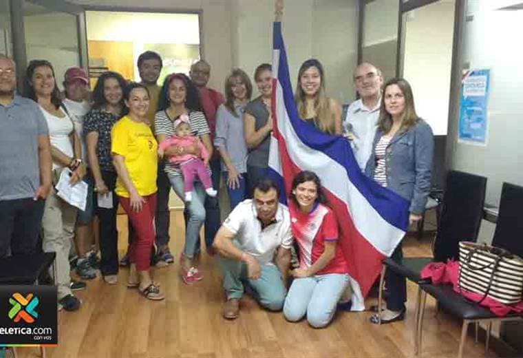 Ticos en el extranjero viajaron cientos de kilómetros para ejercer su voto