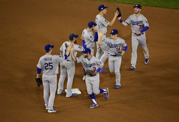 Dodgers aplastan a Nacionales y se van 2-1 arriba en su Serie Divisional