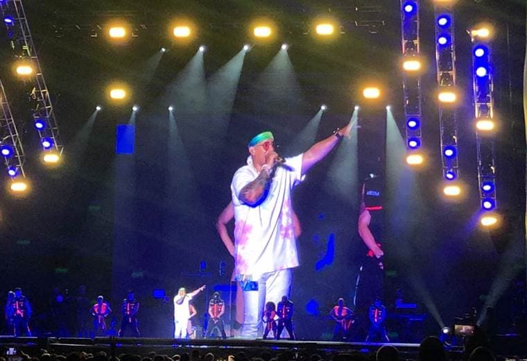Daddy Yankee puso a bailar a miles de ticos en el Ricardo Saprissa
