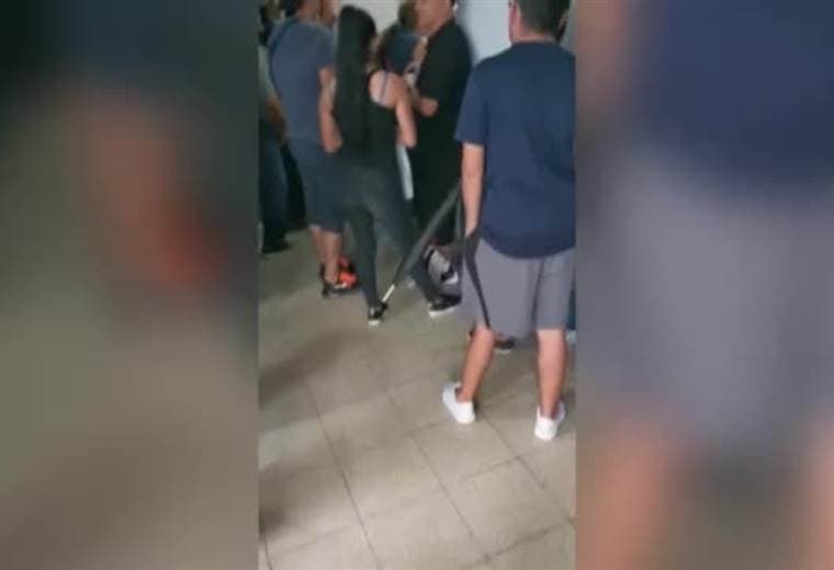 Usuarios de Ebais de San Sebastián molestos por filas de horas en farmacia