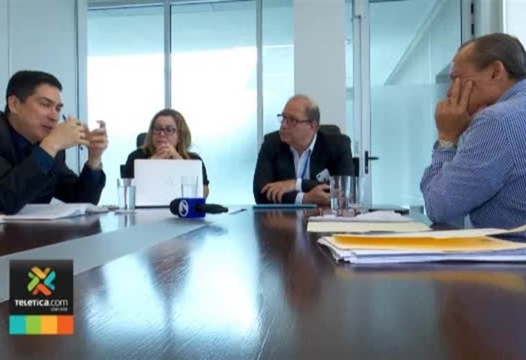 Ministerio de Economía tomará medidas para propiciar baja en el precio de medicamentos