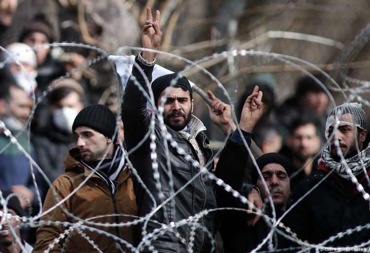 Grecia impide entrada ilegal de 25.000 migrantes