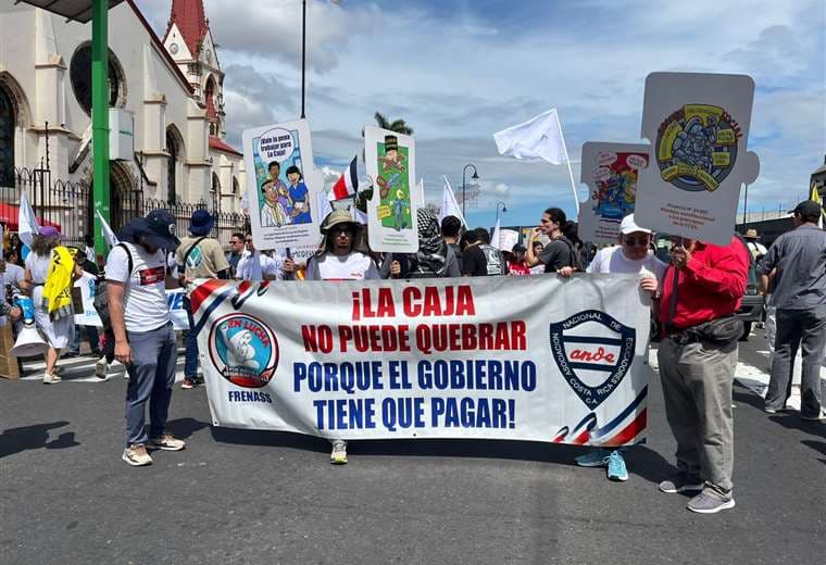 Trabajadores marchan en San José para exigir mejoras en educación, salud y seguridad