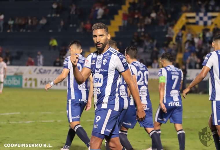 Marcel Hernández maneja una opción en Asia, pero tema familiar es parte de su proceso de análisis