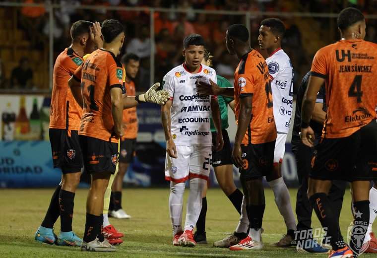 Puntarenas y San Carlos se miden en un juego inaugural por sexta vez
