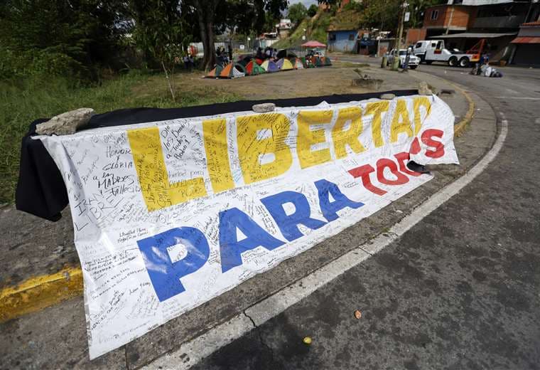 Venezolanos exigen la liberación de los presos políticos
