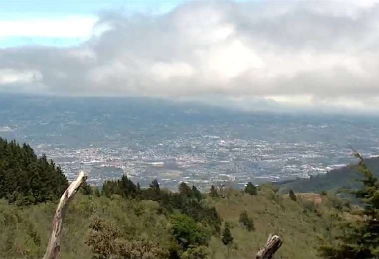 Fuertes vientos y lluvias dispersas marcarán inicio de semana en el país
