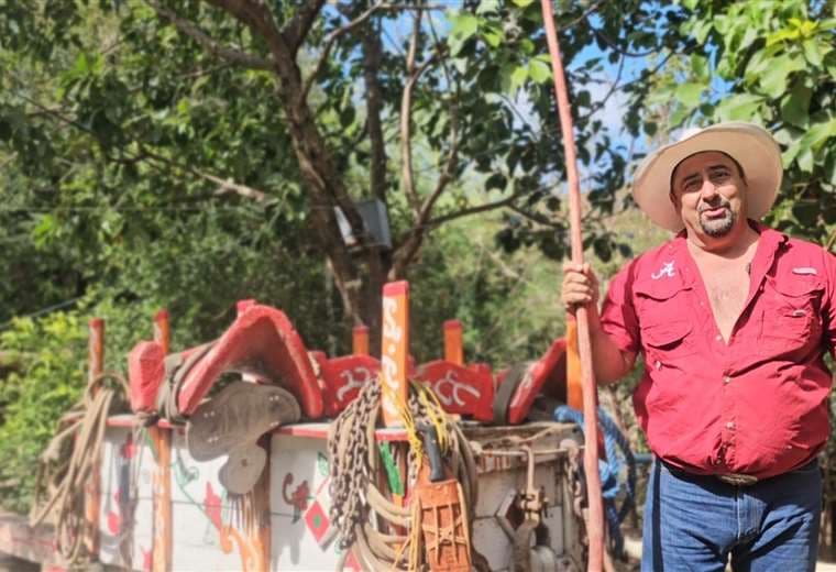 El artesano de Cañas que mantiene vivo el arte de las carretas y el boyeo