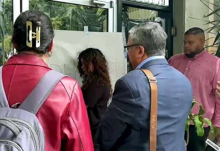 Rector de UCR entra a edificio tomado por estudiantes "para dialogar" en medio de protestas