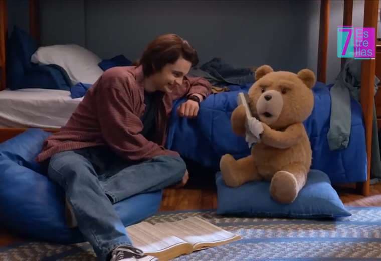 Ser coestrella de un oso imaginario: conversamos con Max Burkholder de la serie 'Ted'