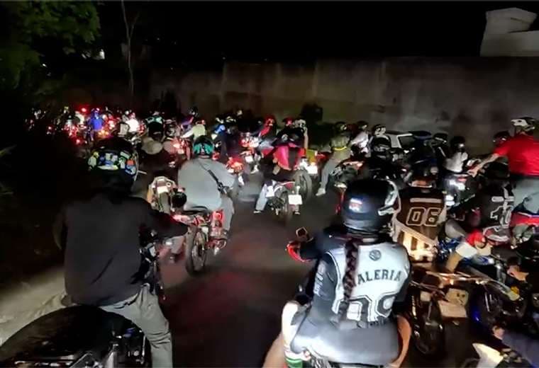 El fenómeno que preocupa: caravanas masivas de motos colapsan rutas clave del país