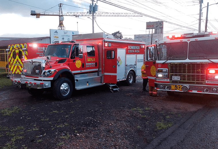 Derrame de posible químico en Heredia cerca de Ruta 32 provoca evacuación preventiva